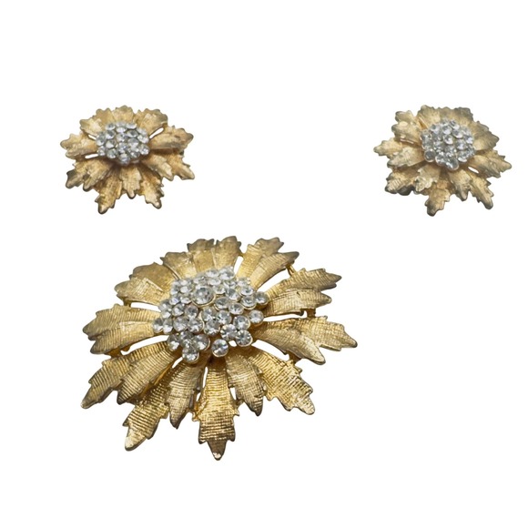 1950s Gold Tone Rhinestone Flower Brooch & Clip Earrings Floral Demi Parure - Picture 4 of 8